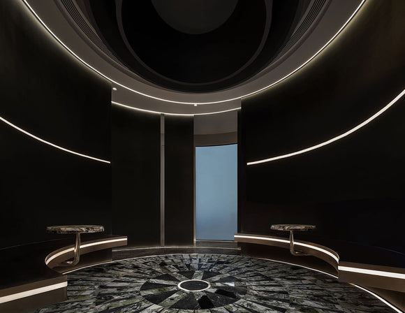 3D neon LED lights are used for illumination.