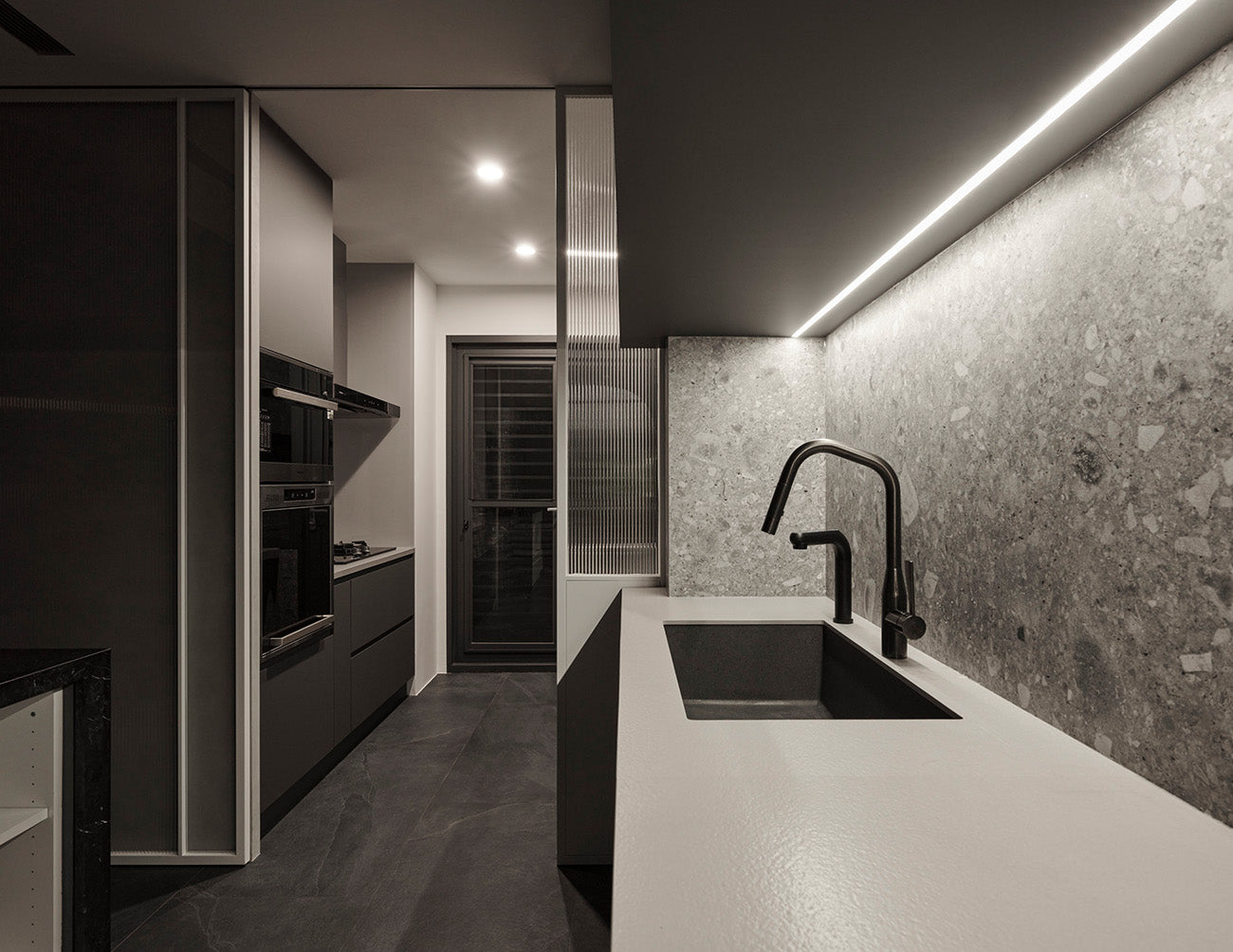 LED strip light fixtures using slim recess ES 2315 are installed under kitchen cabinets to lighting up countertops. 