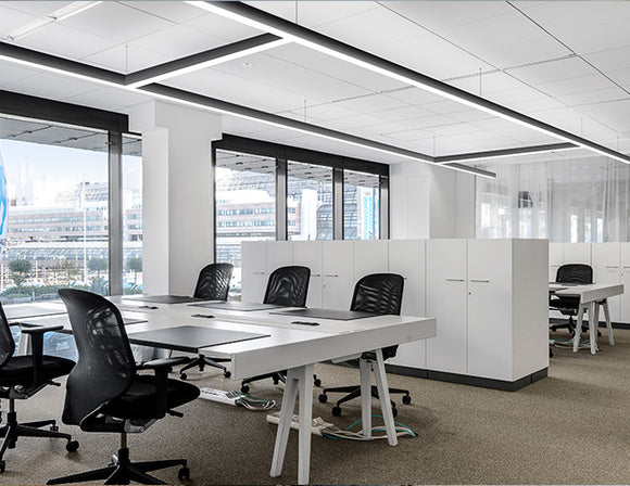 Suspended L8070 LED fixtures form a clean T-shaped lighting system to enhance office visual experience