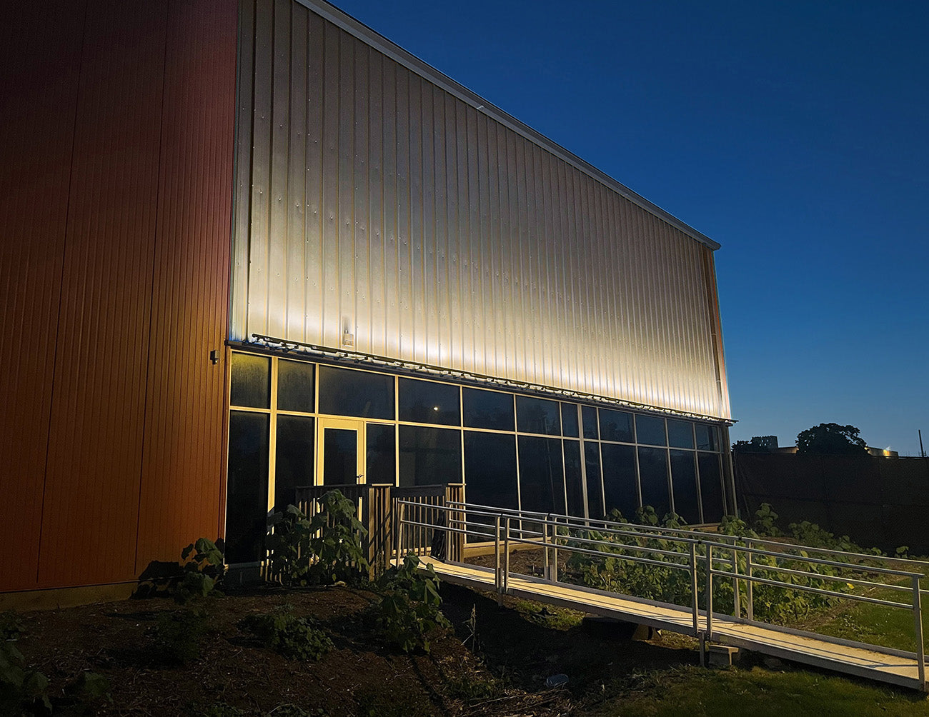 W38A wall washer LED lights are used for outdoor illumination.